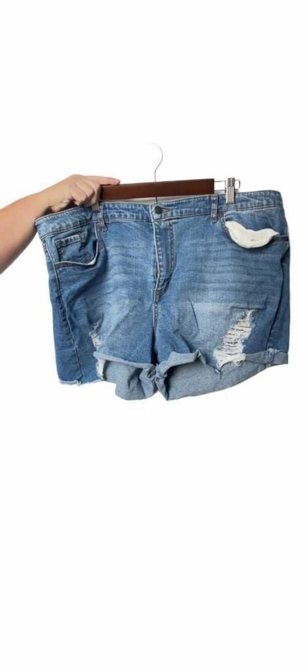 Sofia Jeans by Sofia Vergara Women's Lila Destructed Denim Shorts Size 22